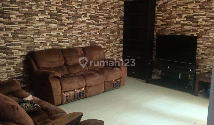 Rumah Semi Furnish , Bersih Terawat  2