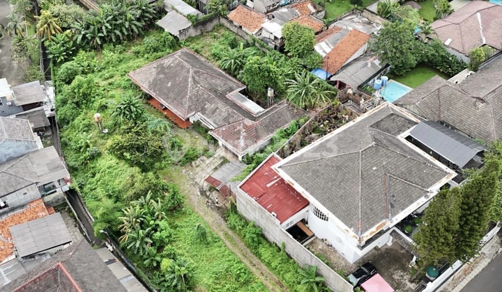 Old House Attractive Price Suitable for Investment in Pejaten Barat