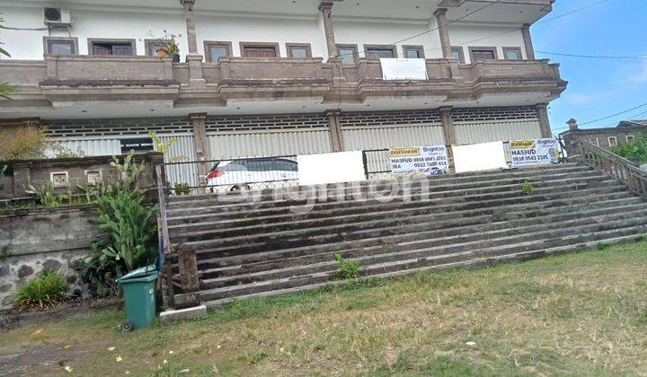 Ready-made shop on the side of the main road 1