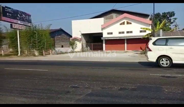 GUDANG SIAP PAKAI DI JLN. RAYA SRAGEN-SURABAYA 8