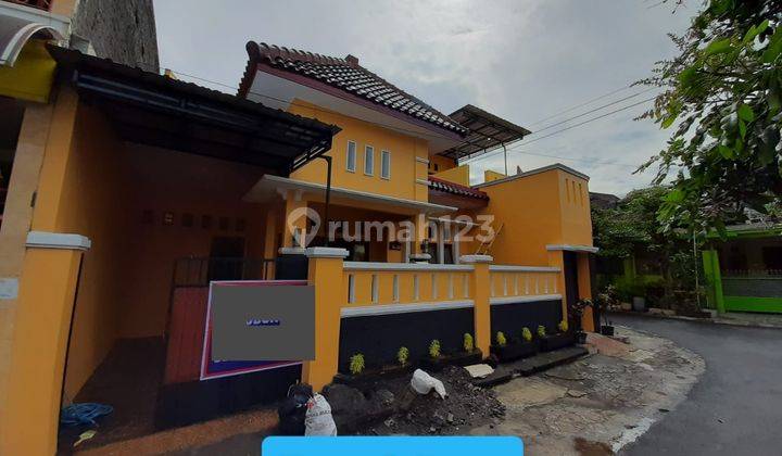 Rumah siap pakai 2 lantai  aman dan nyaman 
Lokasi di perumahan colomadu solo 2