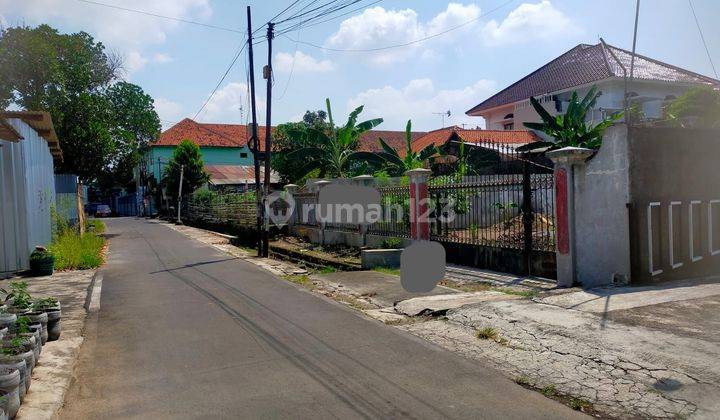 Tanah kosong  bonus rumah kayu/gebyok jati siap bangun tanpa urug di area pemukiman dekat fajar indah, solo. 1