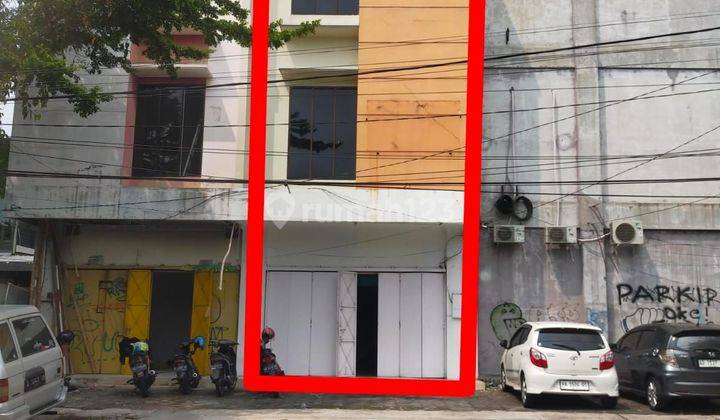 Ruko 3 lantai siap pakai sdh ada pintu dan sekat kaca di manahan banjarsari solo 1