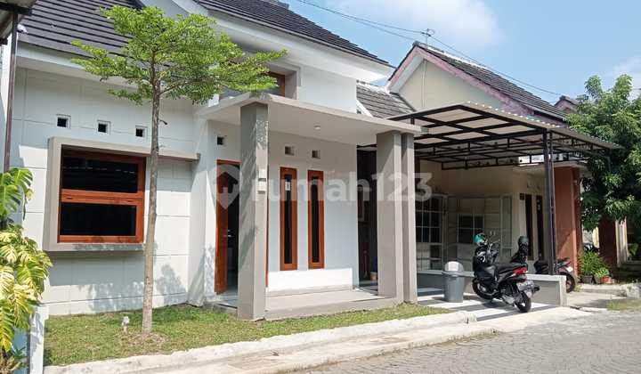 Rumah Bagus Bangunan Barulokasi : Cluster Di Jln Mangesti Raya, Gentan, Solo