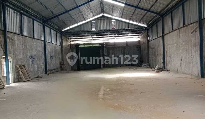 Warehouse Loss2an Container Access by Solo - Sragen Main Road