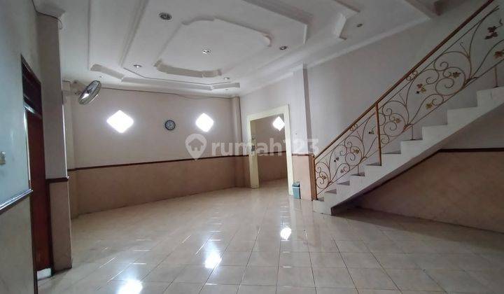 Gedung 2 Lantai Luas cocok untuk usaha di Manahan SOLO 5