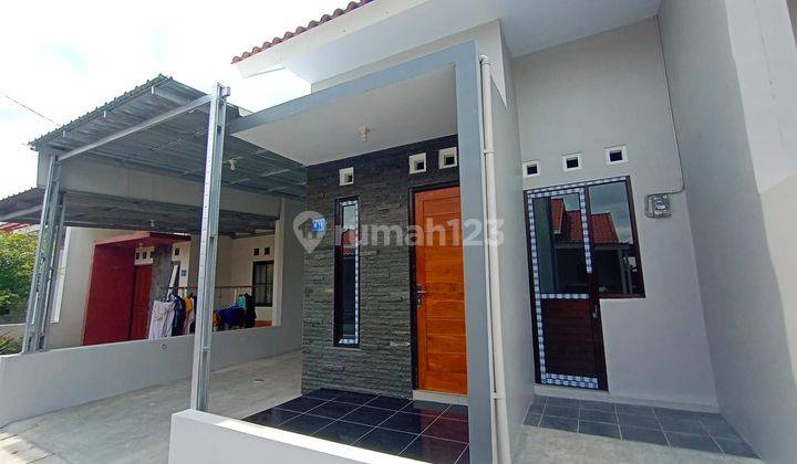 Rumah Barus Cantik di Perumahan di WARU GENTAN 2