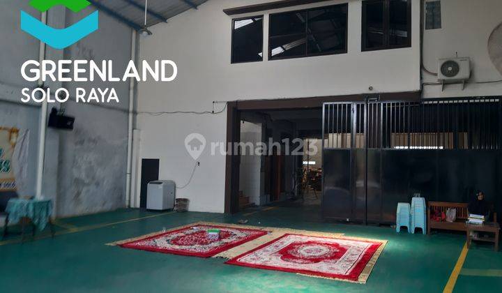 Gudang plus RUMAH MEWAH 1.5 lantai di area dekat Manahan Solo 1