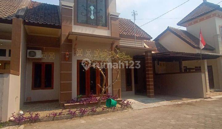 RUMAH BAGUS BERSIH FULL FURNISH DI PERUMAHAN GENTAN SOLO 1