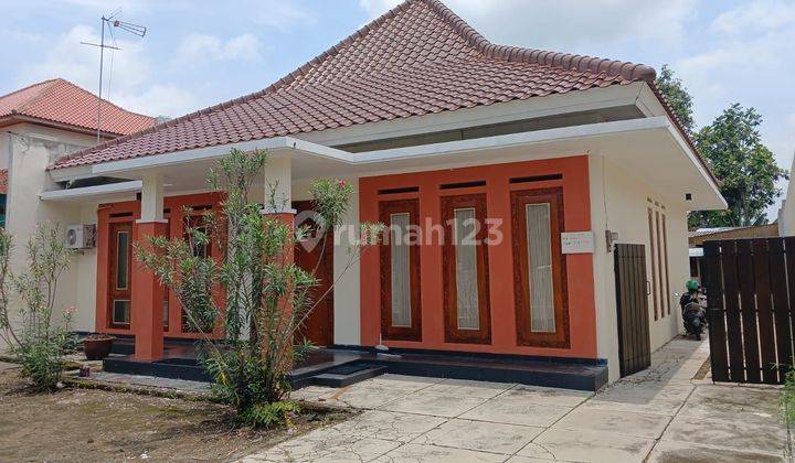 RUMAH DENGAN HALAMAN LUAS DI TENGAH KOTA SOLO 1