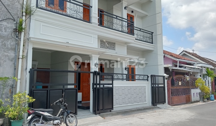 Rumah Baru 2 Lantai Design Modern di Perumahan Gentan Sukoharjo 2