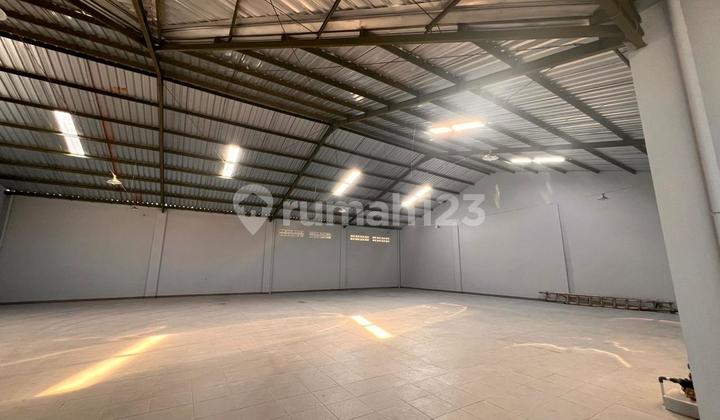New Warehouse In Manahan Banjarsari Solo