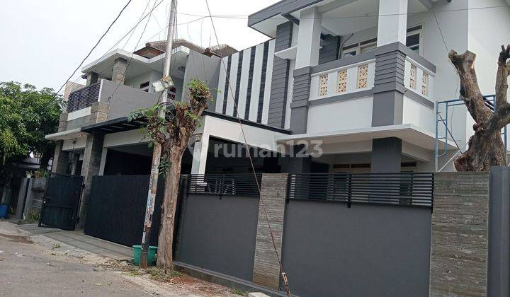 Rumah Mewah  2 Lantai Di Perumahan  Fajar Indah Solo 2