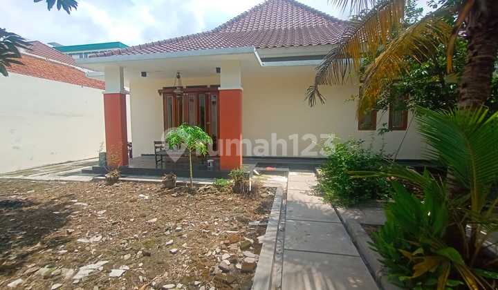 Rumah Dengan Halaman Luas Di Tengah Kota Solo 2