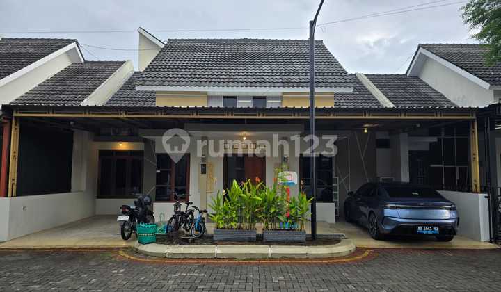 Rumah Furnish 1.5 Lantai Mewah Di Gentan Solo Rumah Furnish 1.5 Lantai Mewah Di Gentan Solo