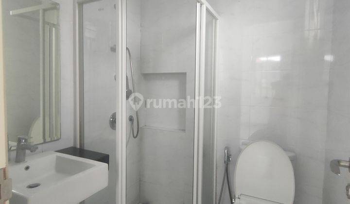 Rumah cantik  Bagus 2 Lantai  Green lake city cluster east Asia UK 6x15 hoek  1