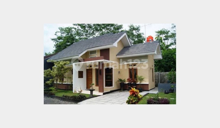 Nice HGB House Ketintang, Surabaya, location access near the Toll Road 1