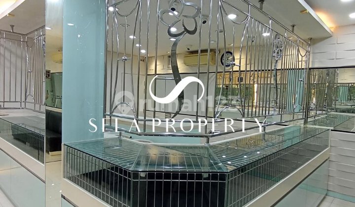 Ruko Komersial 3 Lantai yang Luas di Denpasar Ruko Komersial 3 Lantai yang Luas di Denpasar