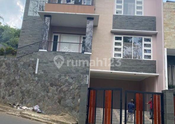 Rumah Besar Lokasi Premium & Siap Huni di Citra Garden Dago