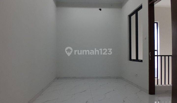 Dijual Rumah Baru Cantik Siap Huni di Singgasana Pradana 2