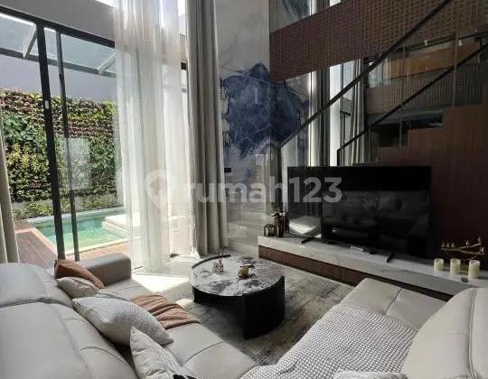 Rumah Mewah Berkelas Incaran Para Executive Lengkap dengan Kolam Renang di Summarecon