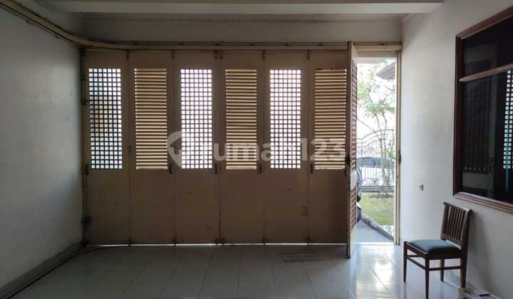 For Sale Sturdy and Well-Maintained 3-Story House in Batununggal 2