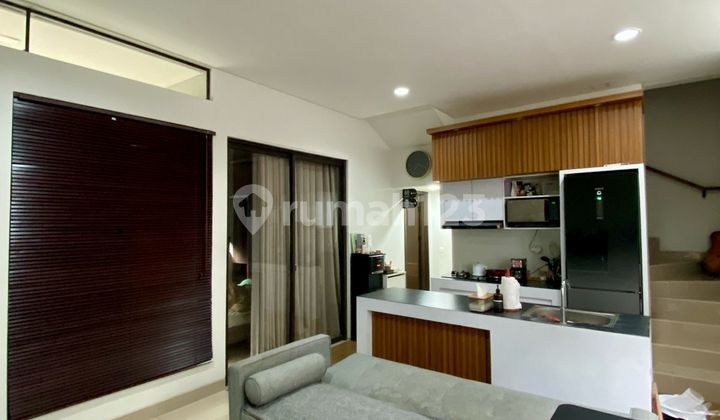 For Sale Beautiful Semi-Furnished House in Flora Cluster Summarecon 1