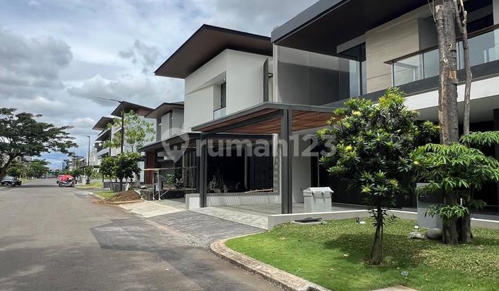 Luxury House with Modern Minimalist Design in Xandari Cluster Summarecon 2