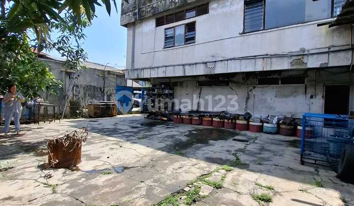 Tanah dan Bangunan Lokasi Strategis di Mainroad Soekarno Hatta