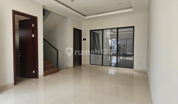Rumah Siap Huni Di Setraduta Royal Grande 1