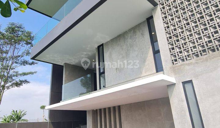 Dijual Rumah Lux View Danau, Infinity Pool di Candraresmi Kbp