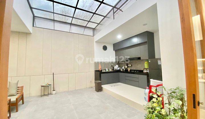 Dijual Rumah Mewah Minimalis di Taman Holis Indah 2