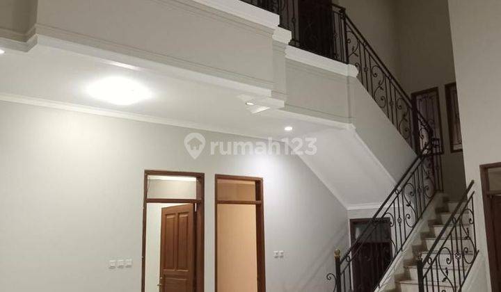 Dijual Rumah Cantik Semi Furnish di Kota Baru Parahyangan 1