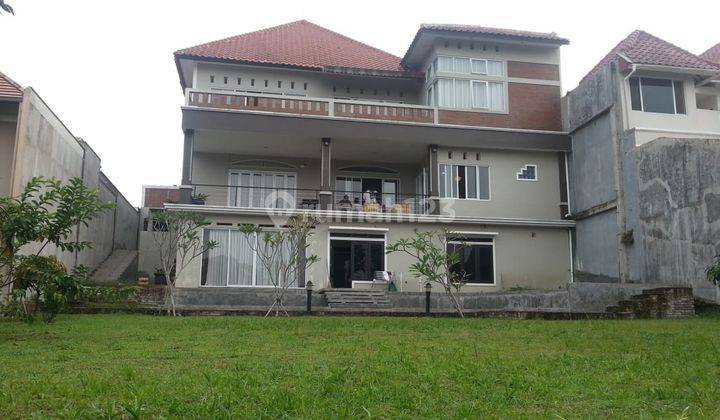 Dijual Rumah Furnish View Danau di Kota Baru Parahyangan 1