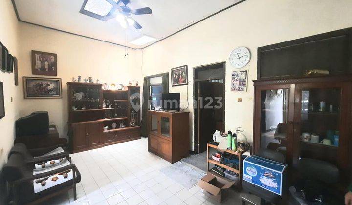 Dijual Rumah Strategis Classic Style di Jl Kurdi  2