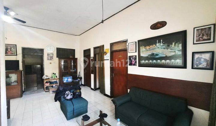 Dijual Rumah Strategis Classic Style di Jl Kurdi  1