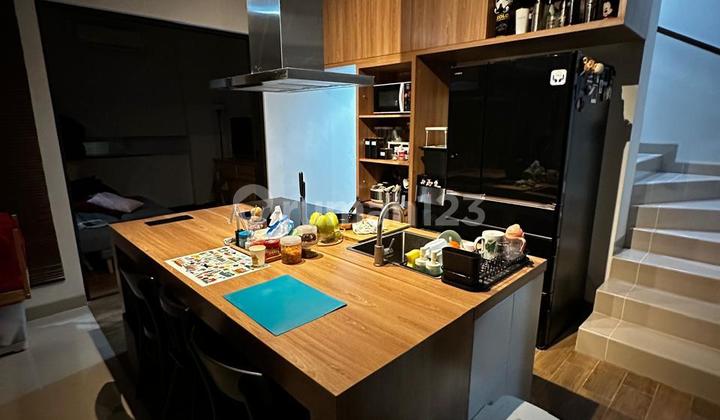 Rumah Furnish Hadap Selatan Disewakan di Cluster Flora Summarecon 2