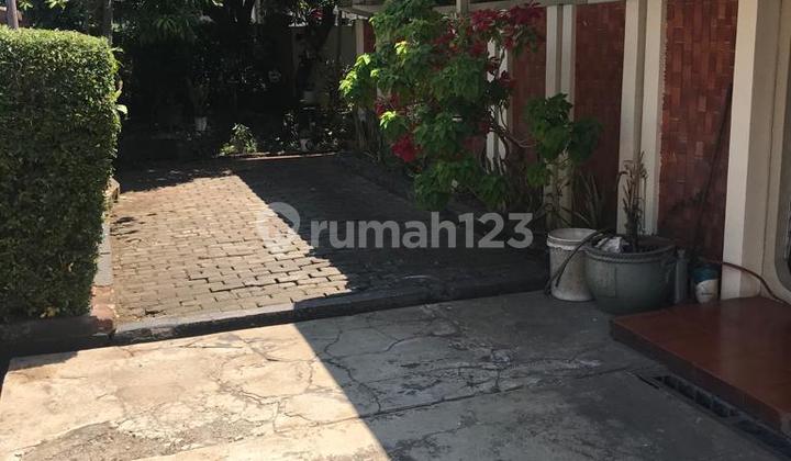 Rumah Hook Lahan Super Luas di Daerah Buah Batu Bandung