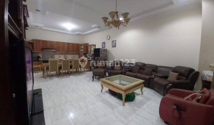 Dijual Rumah Strategis 3 Lantai di Jl Pajagalan Kalipah Apo 1