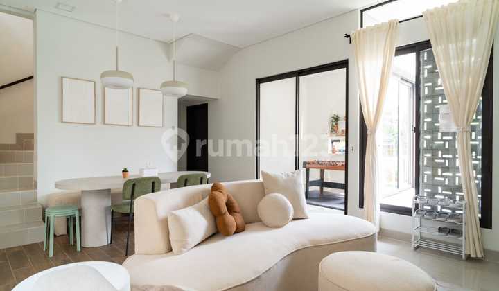 For Rent: Beautiful Premium House in Flora Summarecon Cluster 2