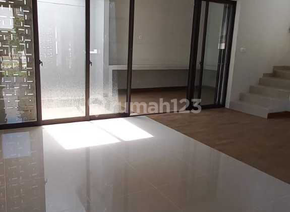 Rumah 2 Lantai di Summarecon Freya Cluster Flora Hadap Selatan Rumah 2 Lantai di Summarecon Freya Cluster Flora Hadap Selatan