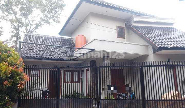 Rumah 2 Lantai Griya Cigadung Semi Furnish Dekat Dago & Kampus