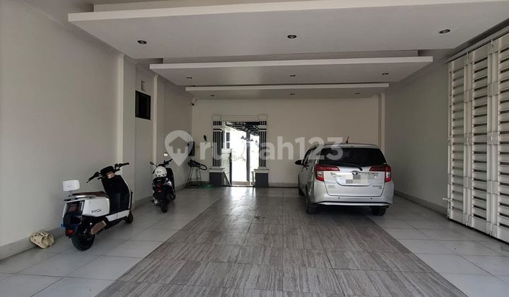 3-Storey Large House Semi-Furnished Kbp Wing - 9 Rooms, Lake View 2