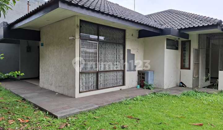 Rumah Hoek Nyaman Asri di Komplek Sumber Sari Bandung