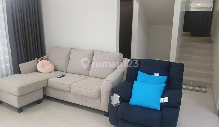 Disewakan Rumah Furnish Siap Huni di Flora Summarecon 2