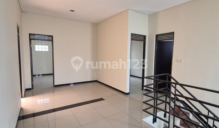 Rumah Nyaman 2 Lantai Bandung Timur, Taman Depan & Belakang