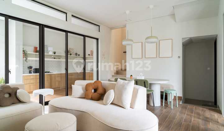 Rumah Cantik Premium Disewakan di Cluster Flora Summarecon