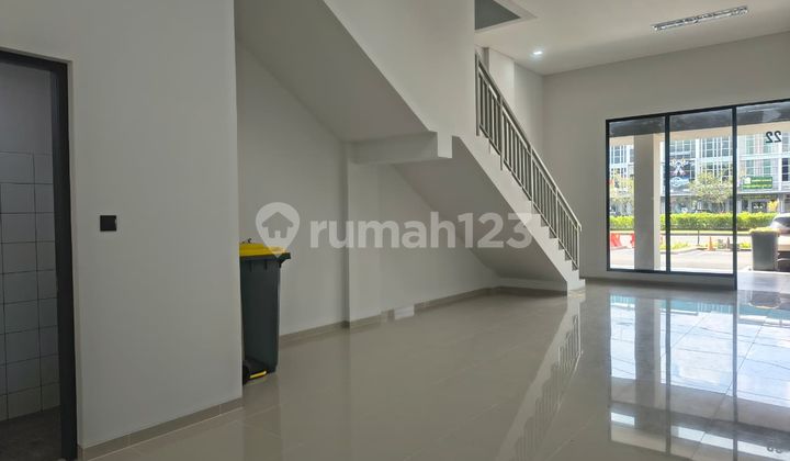 Premium 3-Storey Shophouse, Summarecon Area, Bustling Location, Suitable for Business/Office. Premium 3-Storey Shophouse, Summarecon Area, Bustling Location, Suitable for Business/Office.