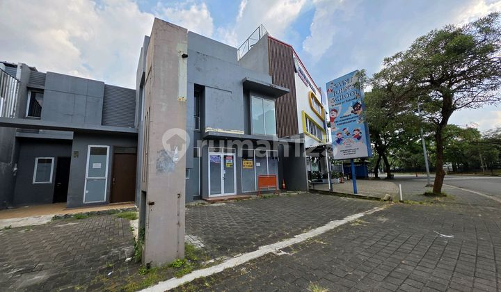 2-Story Commercial Space Facing the Street Surrounded by Dense Residential Cluster, 5 Minutes From Mall, Highway Exit, Campus 2