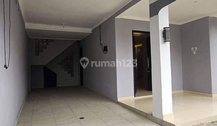 Rumah Full Renovasi Dijual Murah 2 Lantai Depan Taman 10 Menit Ke Exit Tol 2